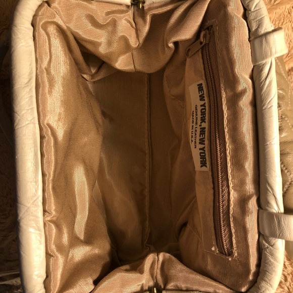 New York, New York Crossbody Handbag - Picture 6 of 8